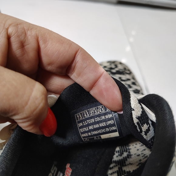 Skechers Bobs Black and White Patterned Sneakers 7.5 - Picture 6 of 8